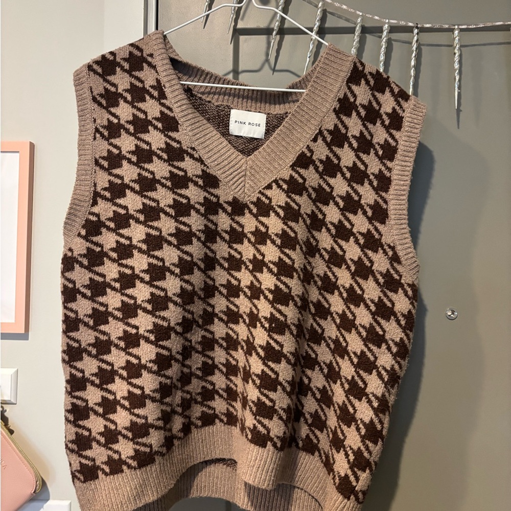 Houndstooth Knit Sweater Vest